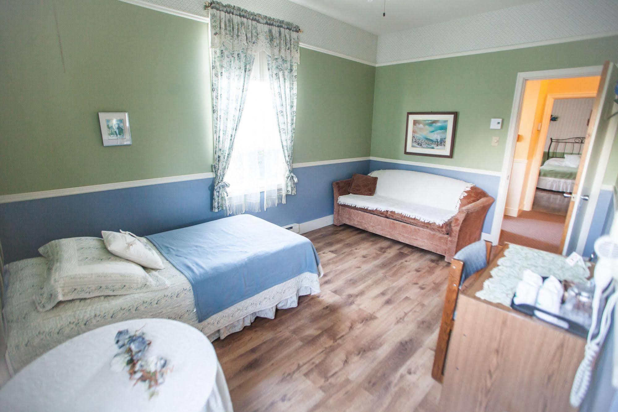 Auberge Presbytere Mont Lac-Vert Hebertville Bagian luar foto